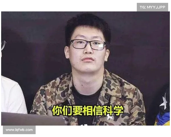 杨鸣与范志毅对话中语言切换引热议,管泽元幽默回应“早忘英语” 杨鸣与范志毅对话中语言切换引热议,管泽元幽默回应“早忘英语”