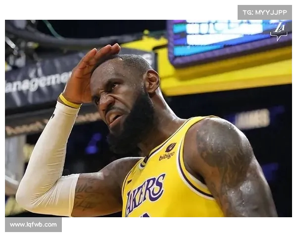 湖人再度遭遇尴尬时刻：詹姆斯交易传闻引发全联盟热议(詹姆斯与湖人买断)