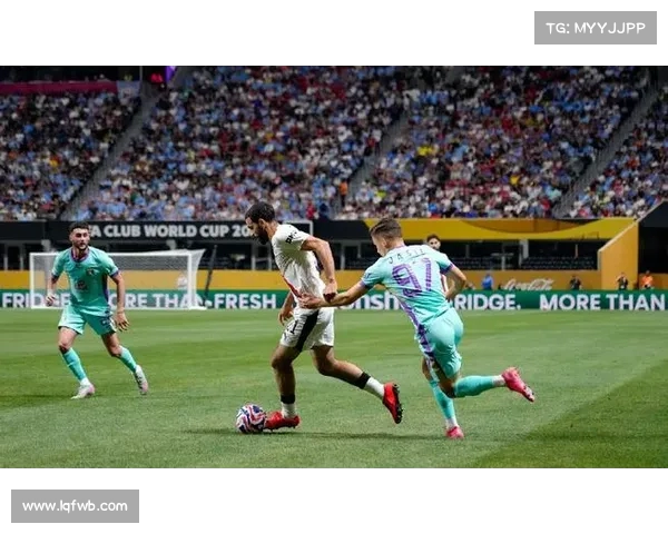 曼城轻松突破对手防线，攻势如潮